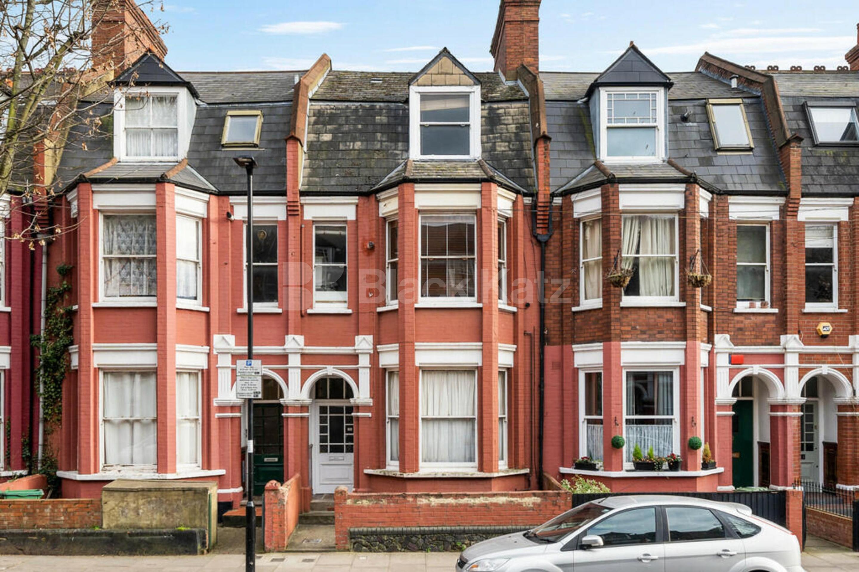 split level 5 bedroom property located on the top 2 floors of a period building Birnam Road, Holloway / Finsbury Park N4